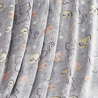 50"x70" Oversized Glow In The Dark Skelly Cats Plush Halloween Throw Blanket - VCNY Home 6 50"x70" Oversized Glow In The Dark Skelly Cats Plush Halloween Throw Blanket - VCNY Home - Image 4